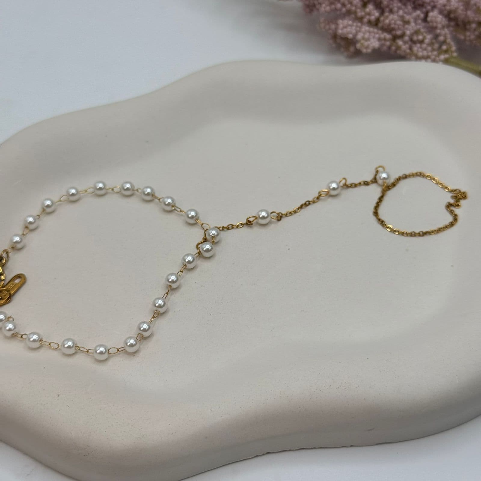 Pearls Handchain