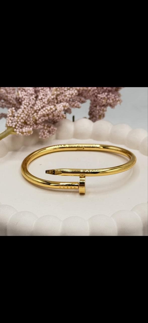 Nail Handcuff