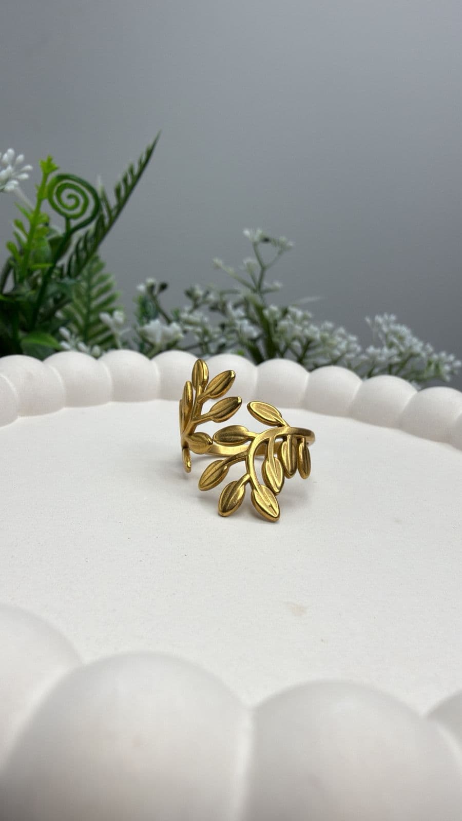 Spril Leaf Ring